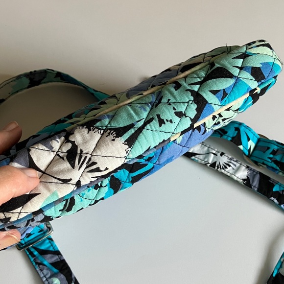 Vera Bradley Floral pattern Crossbody - Picture 10 of 11